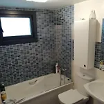 En Piso Compartido Y Wc Compartido Cerca De Playa De Samil * Vigo