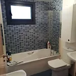 En Piso Compartido Y Wc Compartido Cerca De Playa De Samil Apartmán