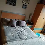 Apartmán En Piso Compartido Y Wc Compartido Cerca De Playa De Samil *