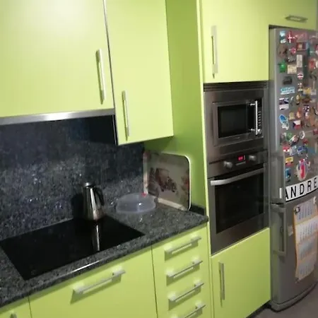 En Piso Compartido Y Wc Compartido Cerca De Playa De Samil Διαμέρισμα