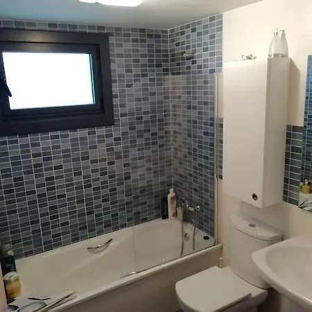 En Piso Compartido Y Wc Compartido Cerca De Playa De Samil * Βίγκο