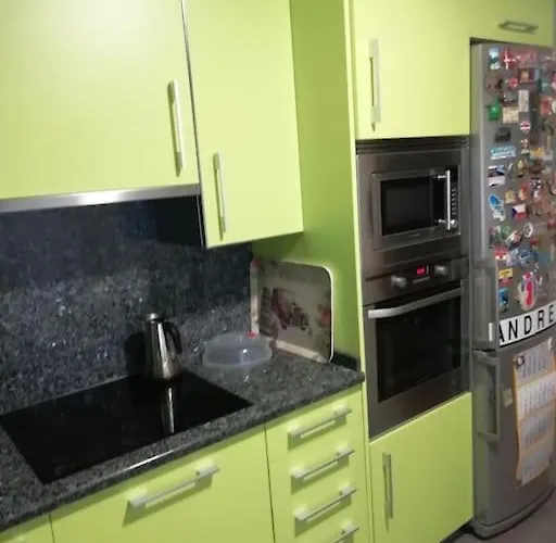 En Piso Compartido Y Wc Compartido Cerca De Playa De Samil Апартаменты